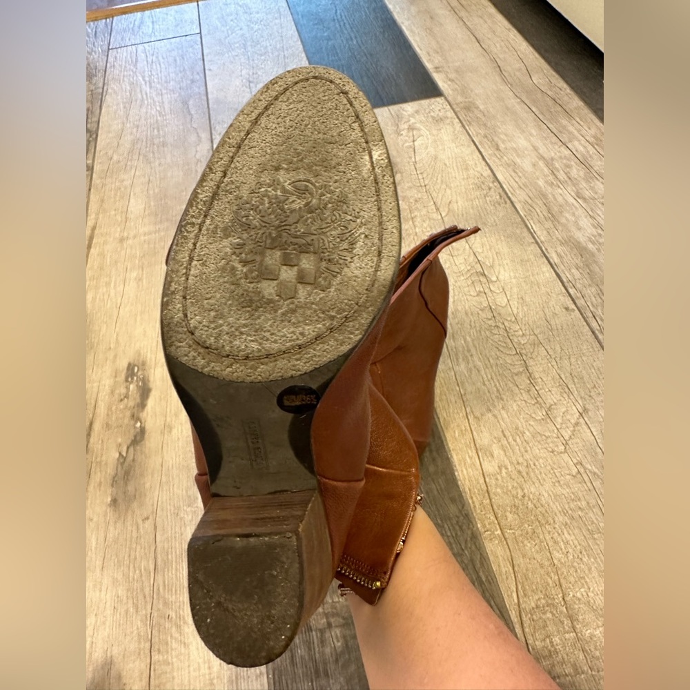 Vince Camuto Fall Ankle Boot Gorgeous Medium Brown Soft Leather W/ Chunky Heel - Picture 15 of 15